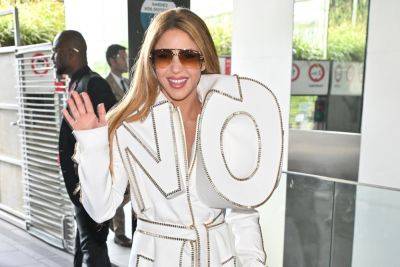 Shakira Wears A Giant ‘NO’ Jacket To Paris Fashion Week - etcanada.com