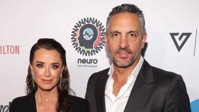 Kyle Richards and Mauricio Umansky Have 'Been Struggling' and 'Their Problems Aren't New,' Source Says - www.etonline.com