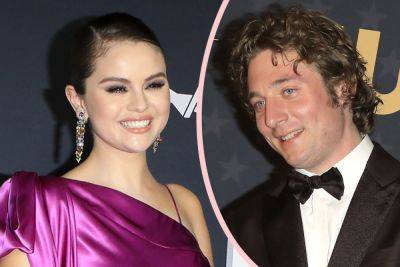 OMG! Selena Gomez & The Bear Star Jeremy Allen White DATING?? - perezhilton.com - Paris - county Love