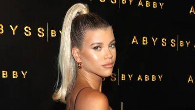 Sofia Richie Reveals the Black Eye She Suffered From Wakeboarding - www.etonline.com - France