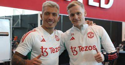 How Manchester United players reacted to Donny van de Beek's return to training after injury - www.manchestereveningnews.co.uk - Manchester - Netherlands
