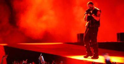 Drake begins “It’s All A Blur Tour” with poetry reading and a new album tease - www.thefader.com - Chicago