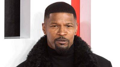 Jamie Foxx Spotted for First Time Since Hospitalization, Waving to Fans on a Boat - www.etonline.com - Atlanta - Chicago