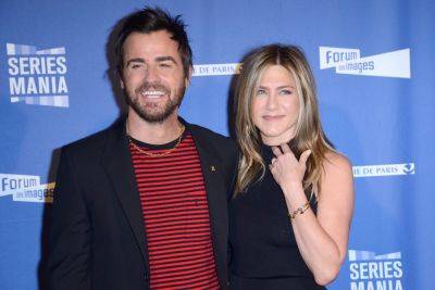 Jennifer Aniston Is Seeking Comfort In Ex Justin Theroux As She Continues To Mourn Her Father John’s Death: Report - etcanada.com