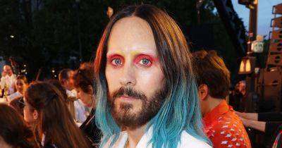Jared Leto’s ‘Hot Mess’ Makeup Tutorial Includes Applying Red Eyeshadow With ‘Care’ - www.usmagazine.com