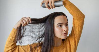 TikTok’s ‘greasy hair’ hack uses salicylic acid to create weightless bouncy roots - www.ok.co.uk