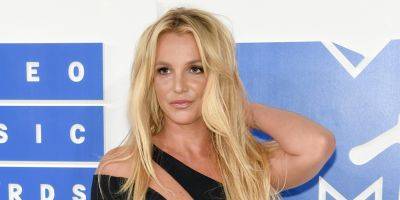 Britney Spears Recommends Botox Alternative, Says Cosmetic Procedure Made Her Look 'Beat Up' - www.justjared.com - Los Angeles - New York