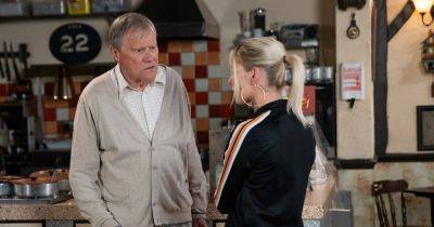 Corrie fans retching after Lauren's gruesome offer to generous Roy Cropper - www.ok.co.uk