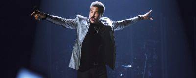 Lionel Richie faces fan backlash after last minute cancellation of MSG show - completemusicupdate.com - New York - New York - Boston