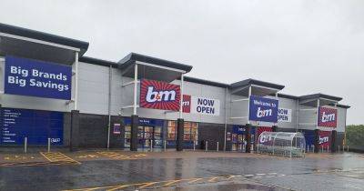 New mega B&M at Ayrshire retail park officially opens its doors to the public - www.dailyrecord.co.uk - Scotland