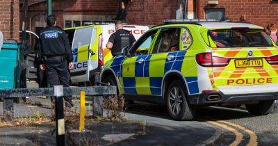 Armed police and roads closed after reports of 'man with gun' in Oldham - www.manchestereveningnews.co.uk - county Oldham