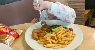 Shopper told to 'jog on' after slating mum's £1 chicken nugget Asda meal for kids - www.manchestereveningnews.co.uk - Britain - Manchester