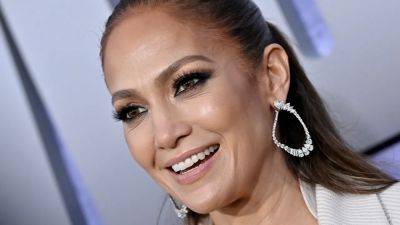 Jennifer Lopez Does the Ironic Statement Tee, Minus the Irony - www.glamour.com - California - Iran