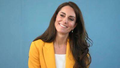 Kate Middleton Takes Off Her Shoes During Visit With UK Radio Host Roman Kemp - www.etonline.com - Britain - India