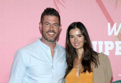 ‘Bachelor’ Host Jesse Palmer Expecting First Child With Wife Emely: ‘Our Hearts Are So Full’ - etcanada.com - France - Paris - Indiana - state Connecticut