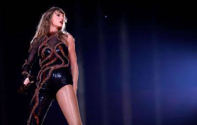 Police called after fans flood street for Taylor Swift attending wedding - www.nme.com - Taylor - New Jersey - county Long
