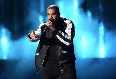 Drake Narrowly Avoids Being Hit By His Own Poetry Book During Show: ‘You Lucky I’m Quick’ - etcanada.com - San Francisco