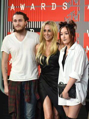 Noah Cyrus And Brother Braison ‘Supportive’ Of Mom Tish Despite Not Attending Her Wedding: Source - etcanada.com - California