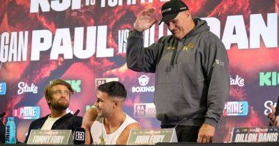 Tommy Fury's dad John flips table at press conference ahead of KSI fight - www.ok.co.uk - Hague