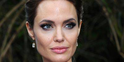 Angelina Jolie's New Middle Finger Tattoos Are Getting Attention Online! - www.justjared.com - France - New York