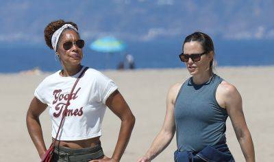 Jennifer Garner & Gina Torres Have an 'Alias' Reunion at the Beach! - www.justjared.com - Santa Monica