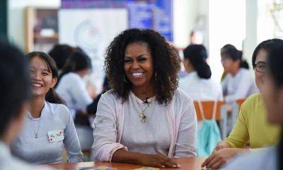 Michelle Obama, Barack Obama and Brian Chesky lead an initiative to support college students with travel - us.hola.com - USA