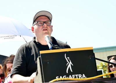 WGA & SAG-AFTRA Join Labor Organizations Calling On California To Grant Unemployment Benefits To Striking Workers - deadline.com - New York - New York - California - Ireland - New Jersey - county Grant