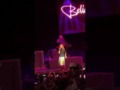 Hit After Hit After Hit! Belinda Carlisle Sparkles In Las Vegas! WATCH! - perezhilton.com - Las Vegas - county Carlisle