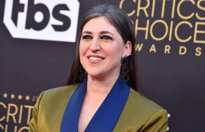 Mayim Bialik Shares Selfies From Her Colonoscopy: ‘It’s Not Terribly Fun Getting Older’ - etcanada.com - county Person