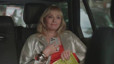 Kim Cattrall Improvised This Moment From Her 'And Just Like That' Cameo in Season 2 Finale - www.etonline.com - London - New York - county Jones