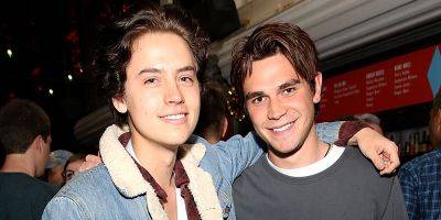 'Riverdale' Producer Reveals Why KJ Apa & Cole Sprouse Didn't Kiss on the Show (Spoilers!) - www.justjared.com