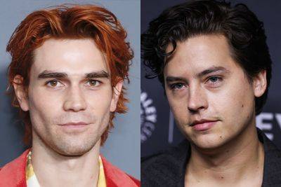‘Riverdale’ Producer Explains Why KJ Apa And Cole Sprouse Will Never Smooch On Screen - etcanada.com