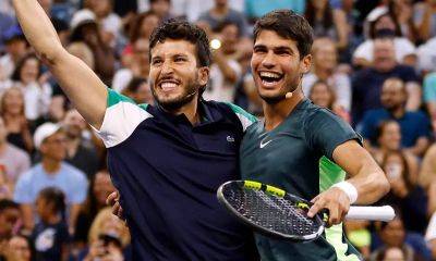 Sebastian Yatra makes his pro tennis debut with Carlos Alcaraz as promised - us.hola.com - France - USA - Colombia