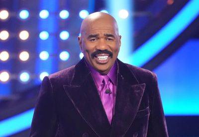 Steve Harvey Apologizes For ‘Negative’ Tweet Posted By Staffer: ‘I’m So P**sed Off’ - etcanada.com