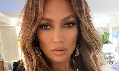 Jennifer Lopez looks stunning even after sleeping in yesterday’s makeup and here’s a photo to prove it - us.hola.com