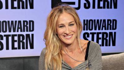 Sarah Jessica Parker’s Offbeat Styling Quirk Says Everything About Who She Is - www.glamour.com - Scotland - Ireland