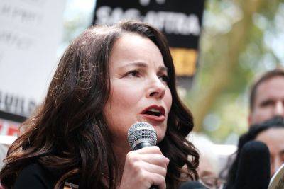 SAG-AFTRA President Fran Drescher Fires Up New York Picket Lines: ‘There Is No Turning Back!’ - variety.com - New York - Los Angeles - New York
