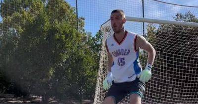 'Way to go' - Bruno Fernandes and other Manchester United players react to David de Gea training clip - www.manchestereveningnews.co.uk - Spain - Manchester - Saudi Arabia - Cameroon - Adidas