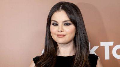 Selena Gomez Wore Double French Knots, the Best Hairstyle for Bad Hair Days - www.glamour.com - France - Los Angeles