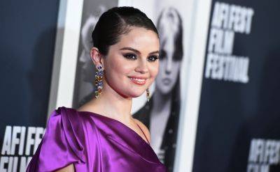 Selena Gomez Reveals How She Broke Her Hand: ‘I Wish I Had A Really Cool Story’ - etcanada.com