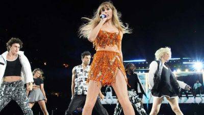 Taylor Swift Kicks Off 6-Night Eras Tour Run in Los Angeles With Star-Studded Show - www.etonline.com - Los Angeles - Los Angeles - county Carson - city Inglewood
