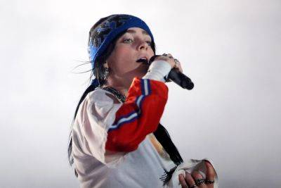 Billie Eilish Remembers Angus Cloud During Lollapalooza Set In Chicago - deadline.com - California - county Oakland - county Grant - city Chicago, county Park