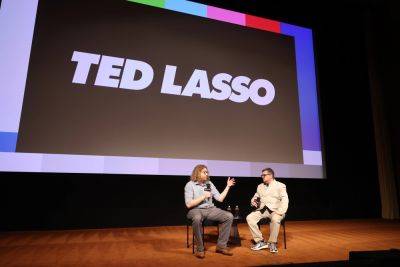 ‘Ted Lasso’ VFX Compositing Supervisor Bill Parker On “Dialing In On Those Emotions” Of The Crowds – Visual Effects + Screen - deadline.com