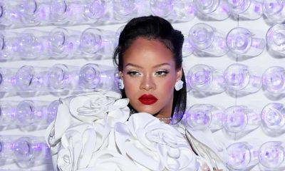 Rihanna debuts new photos breastfeeding her son, RZA - us.hola.com