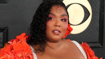 Lizzo Lawsuit: 6 Additional Individuals Come Forward With Allegations Against the Singer, Lawyer Says - www.etonline.com - county Williams - county Davis