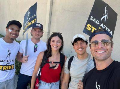 Glen Powell Joins ‘Top Gun: Maverick’ And ‘Devotion’ Co-Stars On The Picket Lines Including Monica Barbaro, Danny Ramirez & More - etcanada.com - California - county Lewis - city Pullman, county Lewis