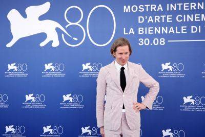 Wes Anderson Talks Strikes & Controversial Roald Dahl Book Edits: “I Don’t Even Want The Artist To Modify Their Work” — Venice - deadline.com