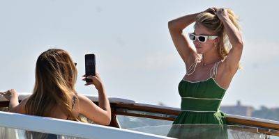 Sydney Sweeney Puts on a Show While Cruising Around Venice - www.justjared.com - Italy
