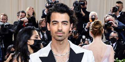Joe Jonas Says He's Had a 'Tough Week,' Addresses Rumors Swirling Amid Sophie Turner Divorce - www.justjared.com - Los Angeles