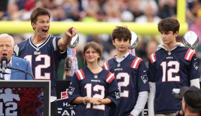 Tom Brady's Three Kids Join Him for New England Patriots Ceremony - www.justjared.com